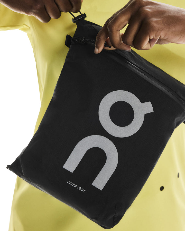 On Ultra Vest Pro Black Unisex #color_black
